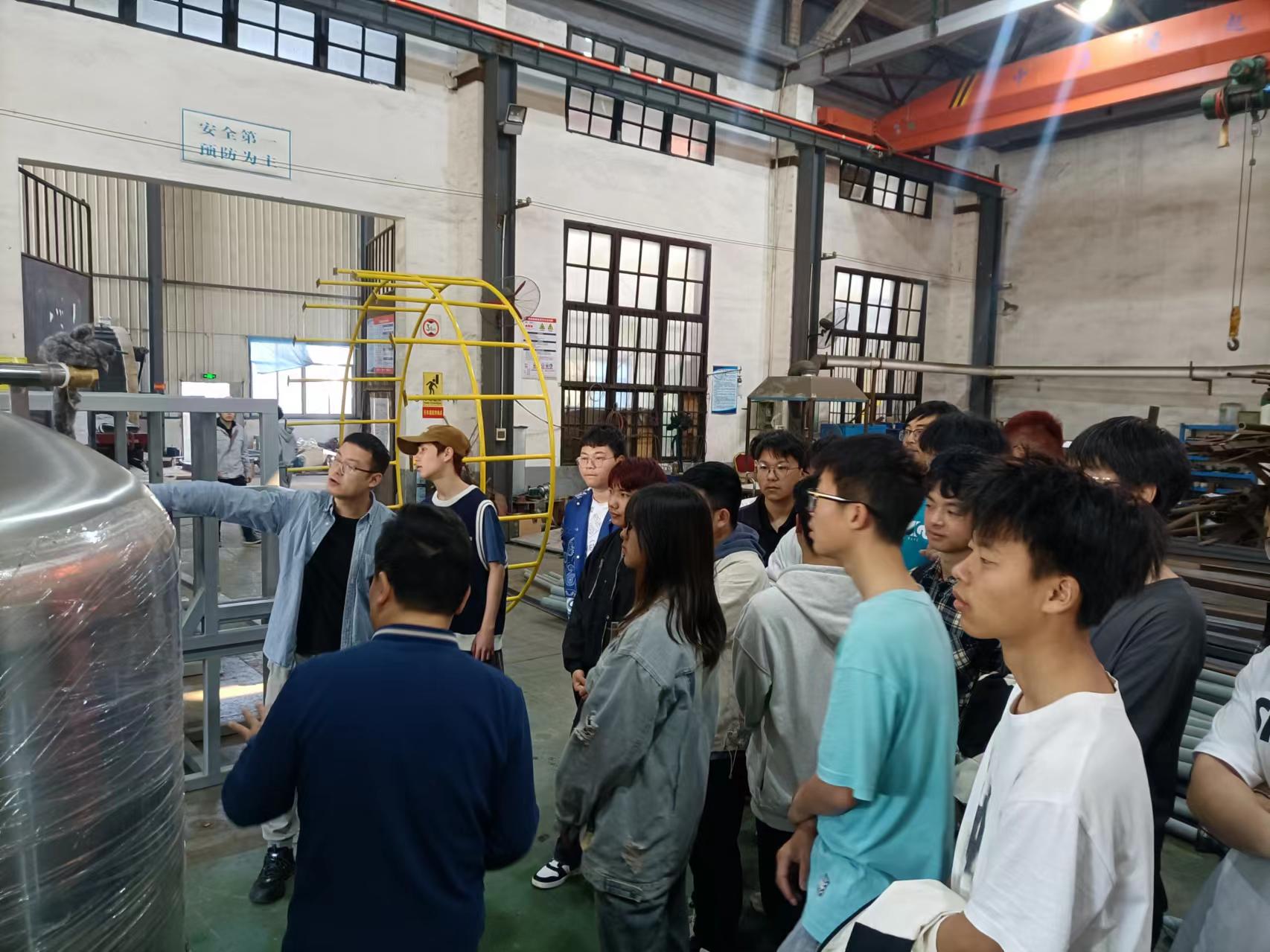 湖南工程学院近200名学生来江南官方网站认知实习